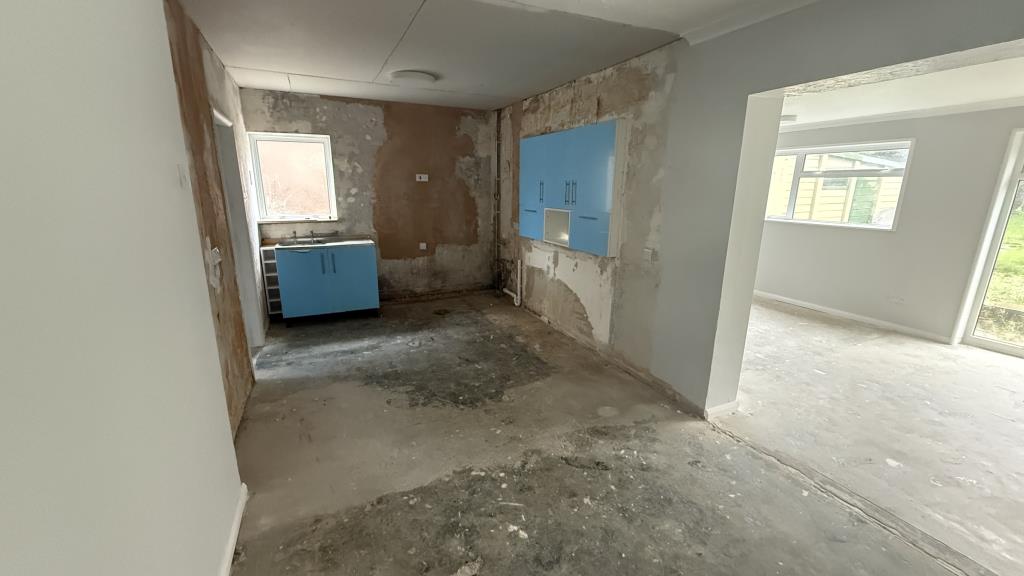 Lot: 95 - SEMI-DETACHED HOUSE FOR IMPROVEMENT - Internal image of kitchen to be fitted out
